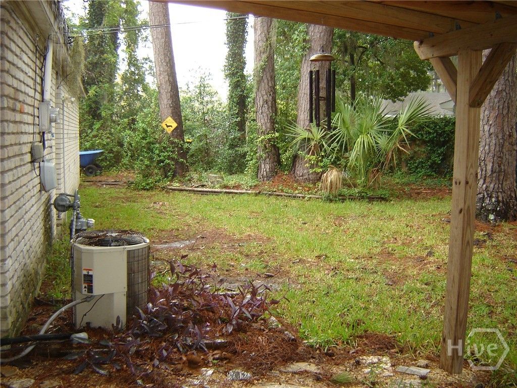 Image 16 of property listing at 633 Valleybrook Road, Savannah, GA 31419