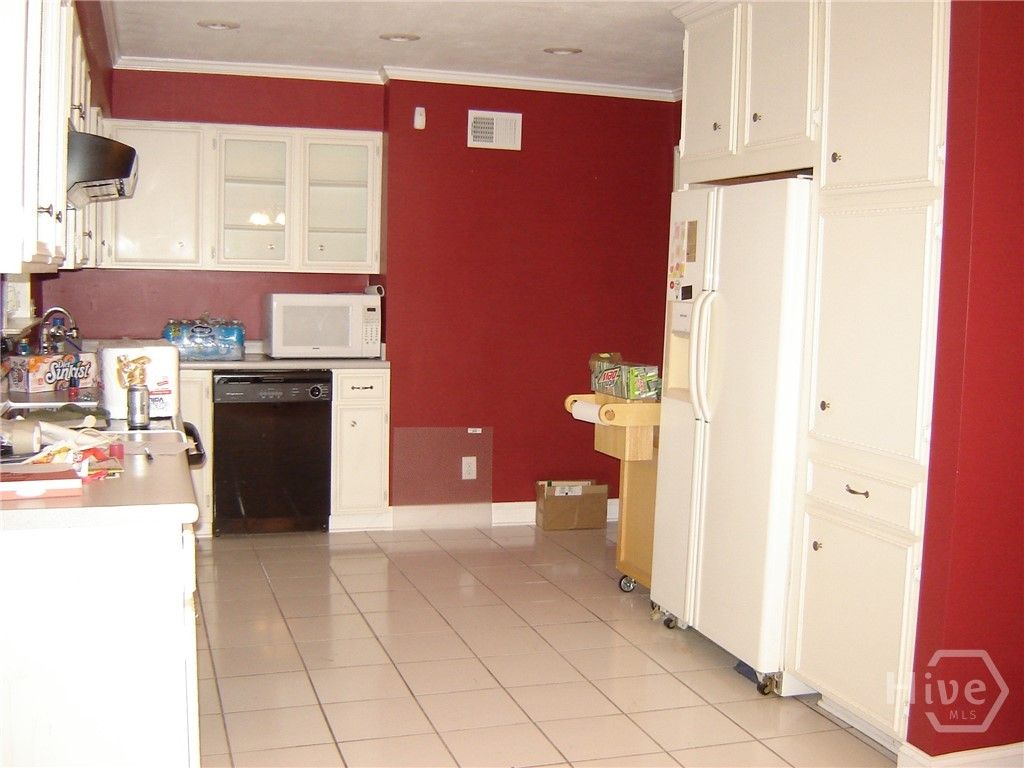 Image 5 of property listing at 633 Valleybrook Road, Savannah, GA 31419