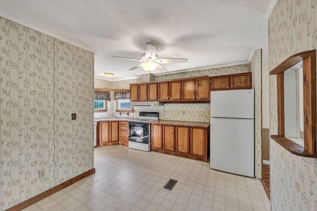 8755 Rocky Ford RD, Moneta, VA 24121
