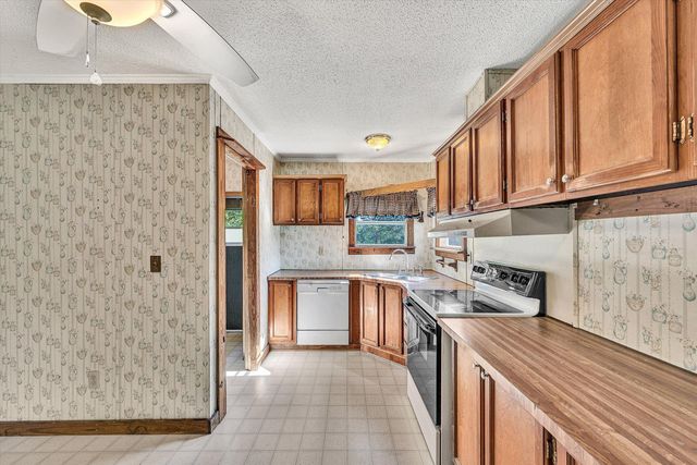 8755 Rocky Ford RD, Moneta, VA 24121