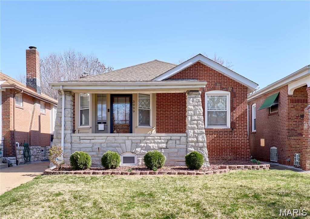 3999 Dover Place, St Louis, MO 63116