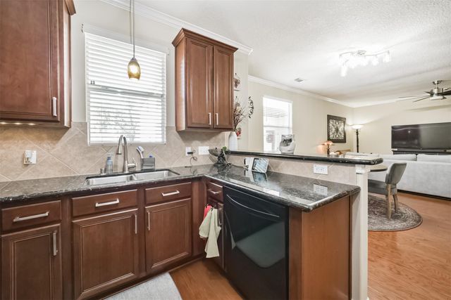 1430 W 24th Street, Houston, TX 77008