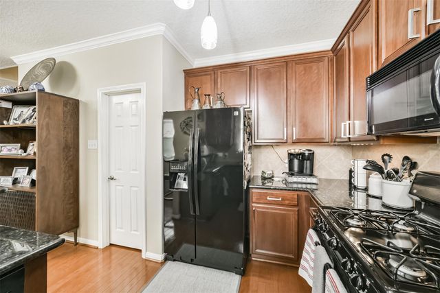 1430 W 24th Street, Houston, TX 77008
