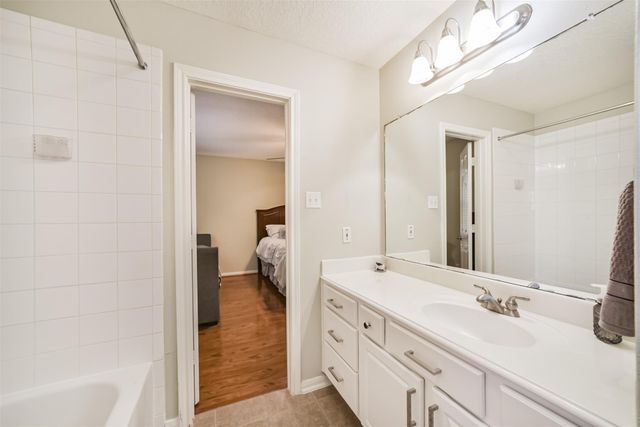 1430 W 24th Street, Houston, TX 77008