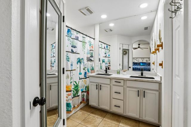 2258 Oregon Way, Yuba City, CA 95991