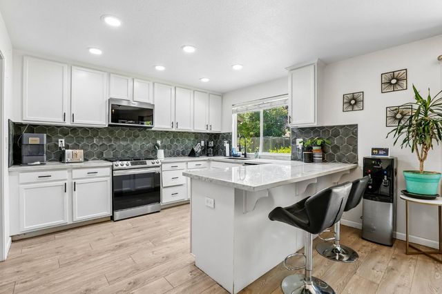 2258 Oregon Way, Yuba City, CA 95991