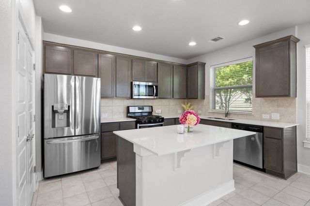 246 Simon, Kyle, TX 78640
