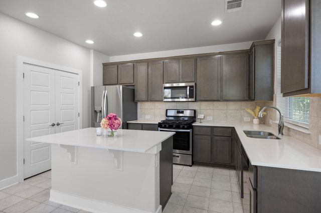 246 Simon, Kyle, TX 78640