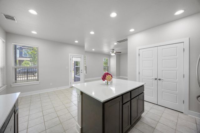 246 Simon, Kyle, TX 78640