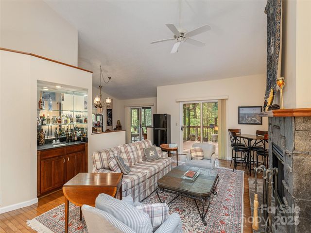 30 Hillcreek Drive, Asheville, NC 28804