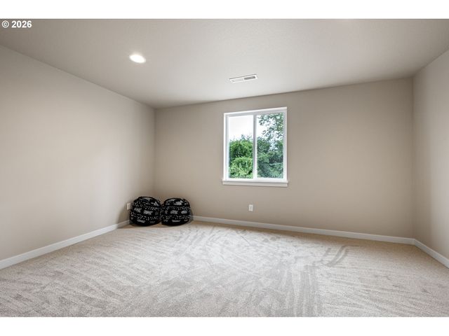 1946 7th St, Springfield, OR 97477