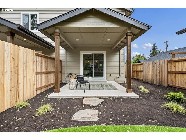 1946 7th St, Springfield, OR 97477