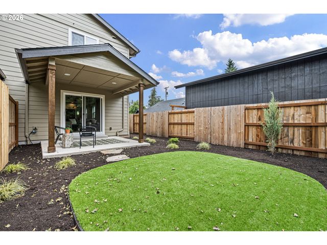 1946 7th St, Springfield, OR 97477