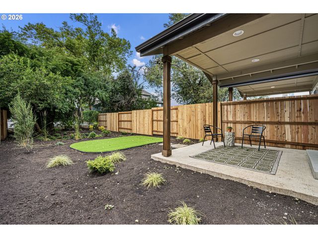 1946 7th St, Springfield, OR 97477