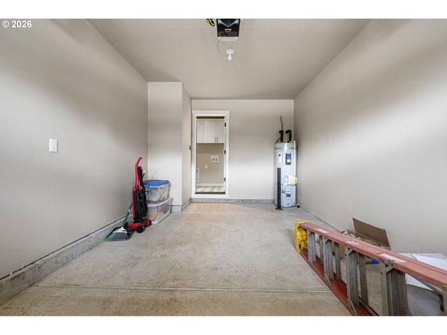 1946 7th St, Springfield, OR 97477