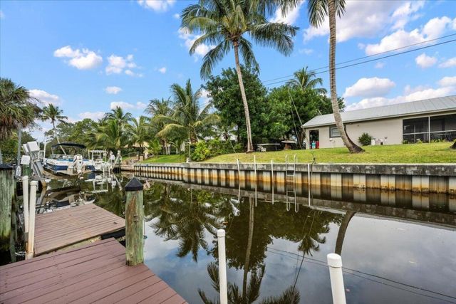 9363 SE Cove Point Street, Tequesta, FL 33469