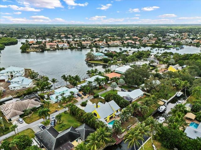 9363 SE Cove Point Street, Tequesta, FL 33469
