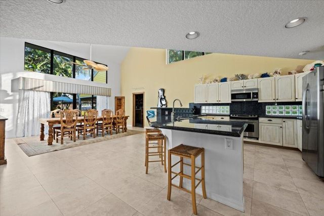 9363 SE Cove Point Street, Tequesta, FL 33469