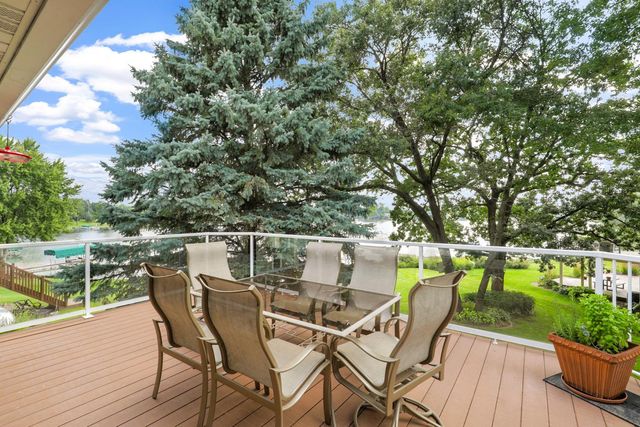 1975 Long Lake Road, New Brighton, MN 55112