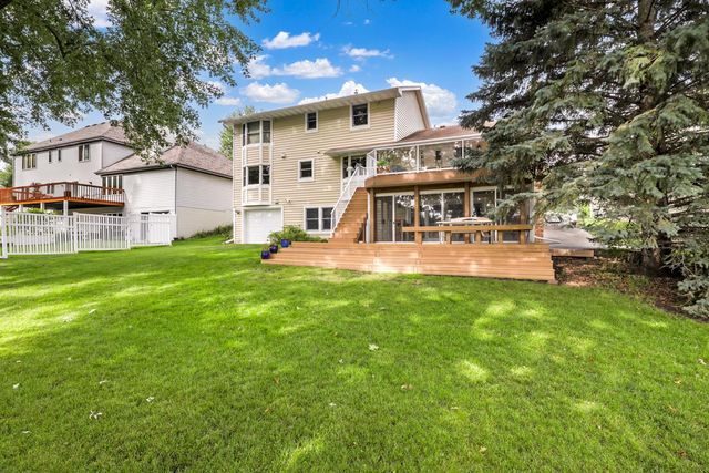 1975 Long Lake Road, New Brighton, MN 55112