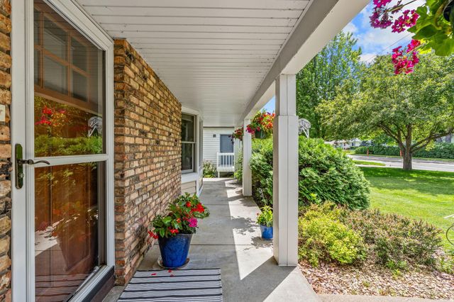 1975 Long Lake Road, New Brighton, MN 55112