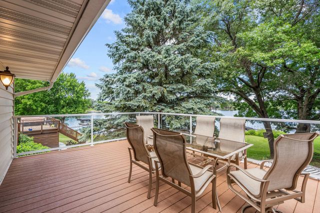 1975 Long Lake Road, New Brighton, MN 55112
