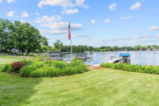 1975 Long Lake Road, New Brighton, MN 55112