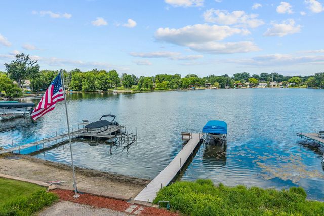 1975 Long Lake Road, New Brighton, MN 55112