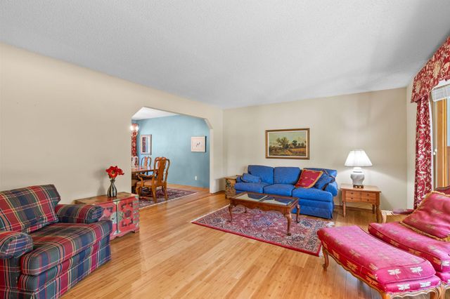 1975 Long Lake Road, New Brighton, MN 55112