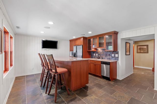 1975 Long Lake Road, New Brighton, MN 55112