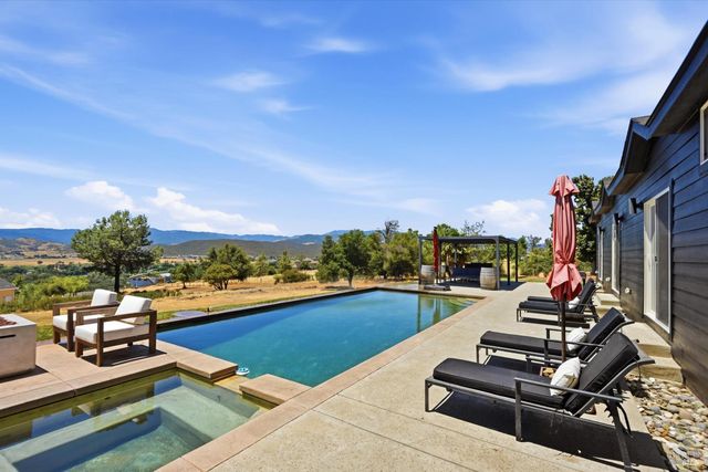 20011 Honey Hill Dr, Hidden Valley Lake, CA 95467