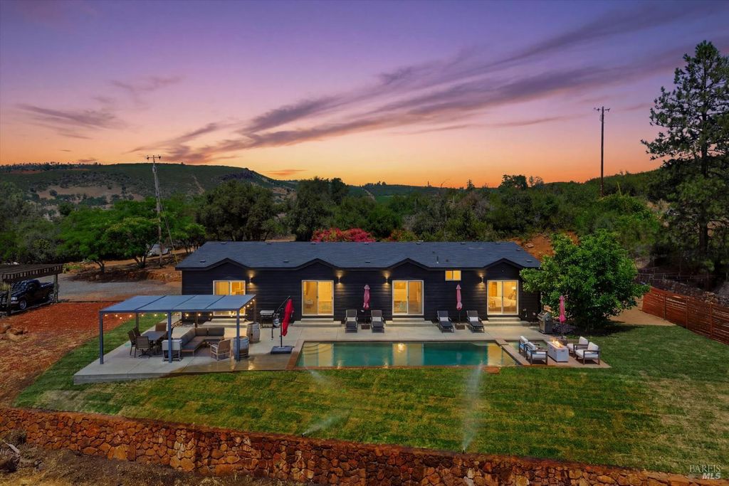 20011 Honey Hill Dr, Hidden Valley Lake, CA 95467