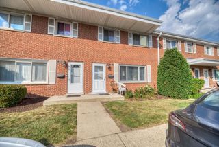 1176 N Boxwood Drive A, Mount Prospect, IL 60056