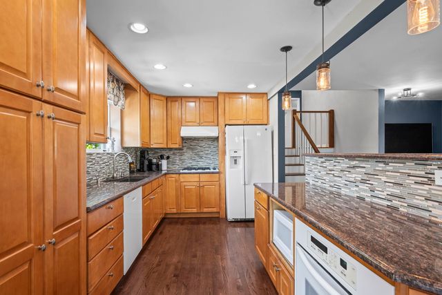 527 CUMNOR Court, Deerfield, IL 60015