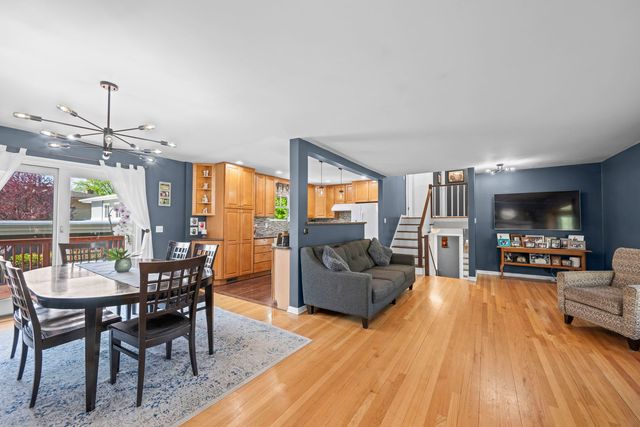 527 CUMNOR Court, Deerfield, IL 60015