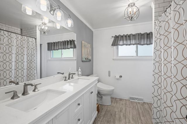 527 CUMNOR Court, Deerfield, IL 60015