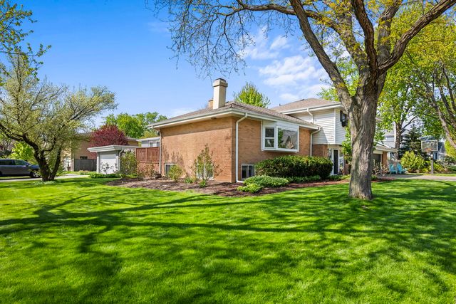 527 CUMNOR Court, Deerfield, IL 60015