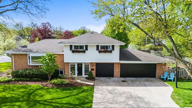 527 CUMNOR Court, Deerfield, IL 60015