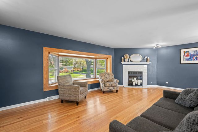 527 CUMNOR Court, Deerfield, IL 60015