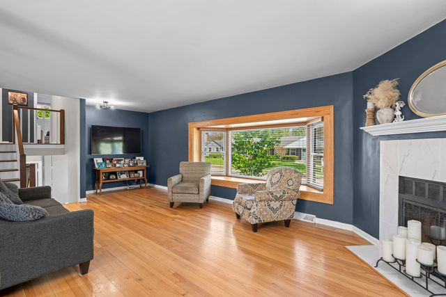 527 CUMNOR Court, Deerfield, IL 60015