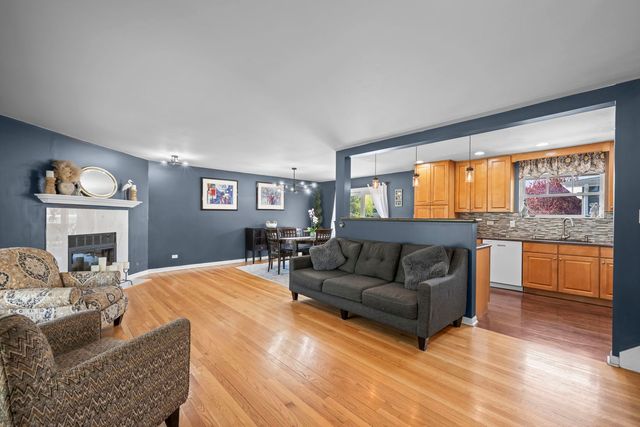527 CUMNOR Court, Deerfield, IL 60015