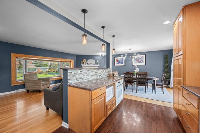 527 CUMNOR Court, Deerfield, IL 60015