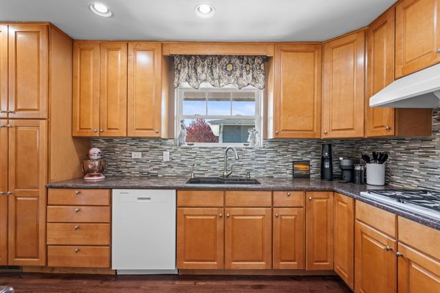 527 CUMNOR Court, Deerfield, IL 60015