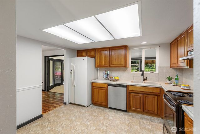 14203 Thomas Drive NW, Silverdale, WA 98383