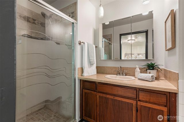 14203 Thomas Drive NW, Silverdale, WA 98383