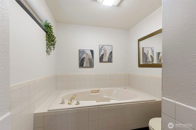 14203 Thomas Drive NW, Silverdale, WA 98383