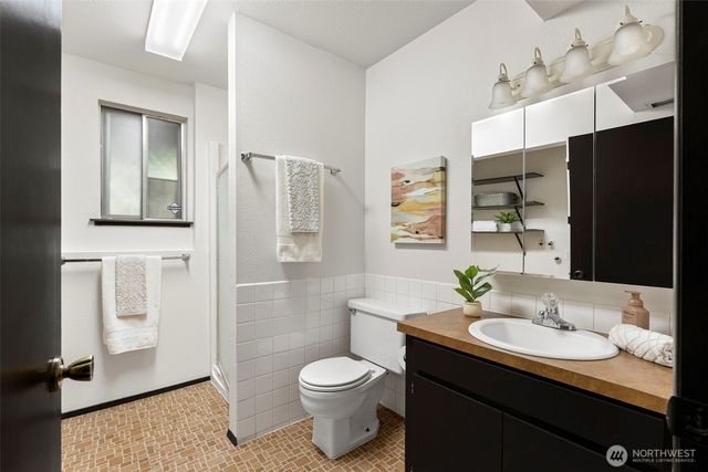 14203 Thomas Drive NW, Silverdale, WA 98383