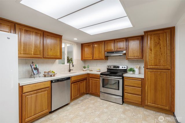 14203 Thomas Drive NW, Silverdale, WA 98383