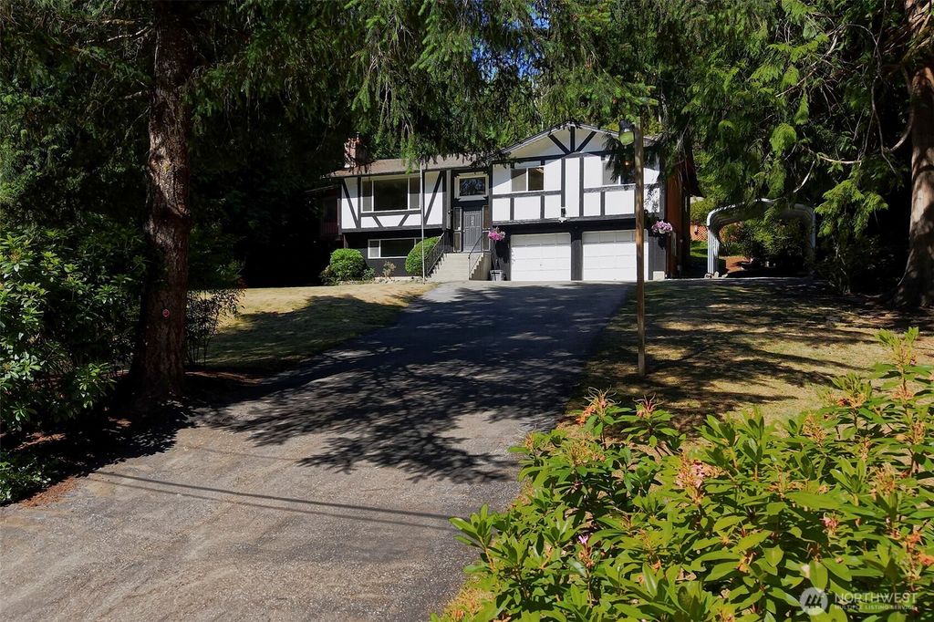 14203 Thomas Drive NW, Silverdale, WA 98383