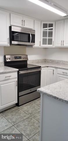 313 BARTON RUN BLVD, Marlton, NJ 08053